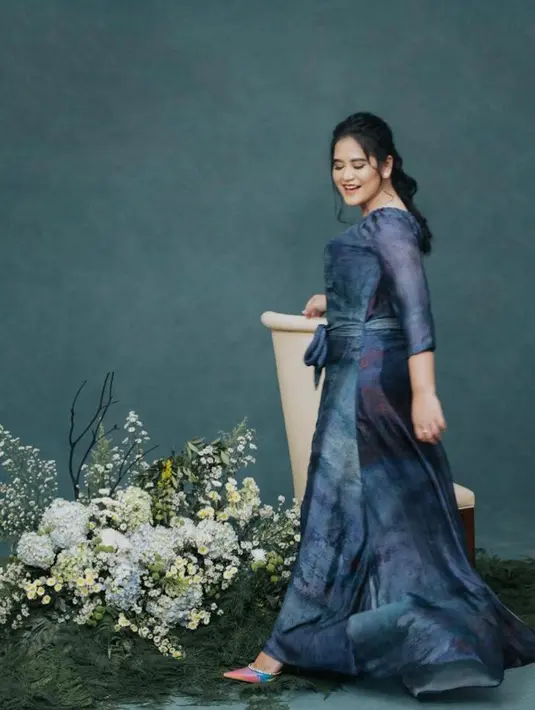 Penampilan Kahiyang dalam pemotretan ini banjir pujian dari warganet. Beberapa diantaranya mengatakan bahwa Kahiyang terlihat makin langsing dan cantik. (Instagram/doleytobing).