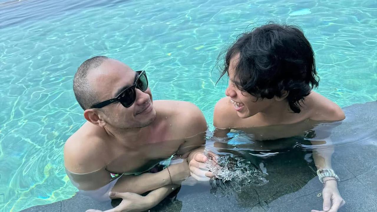 5 Potret Kedekatan Noah Sinclair dengan Tiko Aryawardhana Ayah Sambungnya di Berbagai Kesempatan