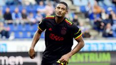 Di awal musim ini, Ajax Amsterdam resmi mengenakan jersey ketiga mereka yang terinsipirasi penyanyi reggae Bob Marley.