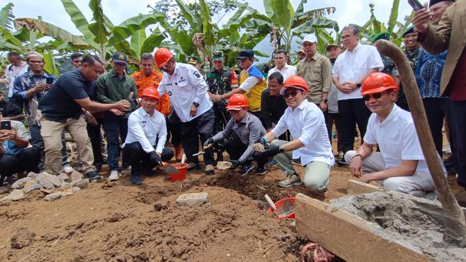 Cak Imin Ajak Swasta-Emak-emak Bersatu, Bangun Kembali Rumah Korban Longsor Sukabumi