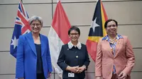 Pertemuan trilateral yang diikuti oleh Menlu Australia Penny Wong, Menlu RI Retno Marsudi dan Menlu Timor Leste Adaljiza Magno di sela Sidang Majelis Umum PBB ke-77 yang diselenggarakan di New York pada (20/9/2022). (Dok: Kemlu RI)