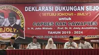 Relawan Sejoly deklarasikan dukungan untuk Jokowi dan Jimmly Asshiddiqie (Liputan6.com/Lizsa Egeham)