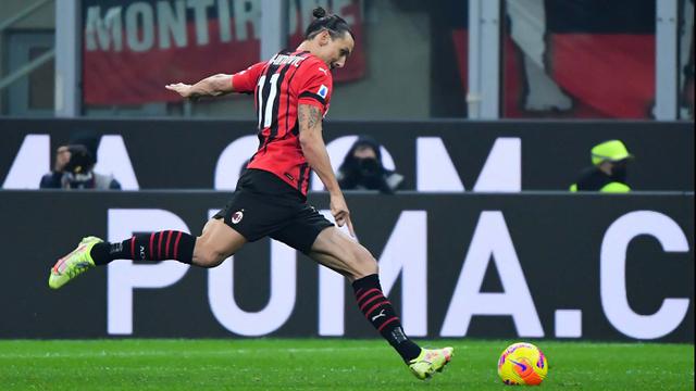 Foto: Aksi Duel Keras di Derby Milan