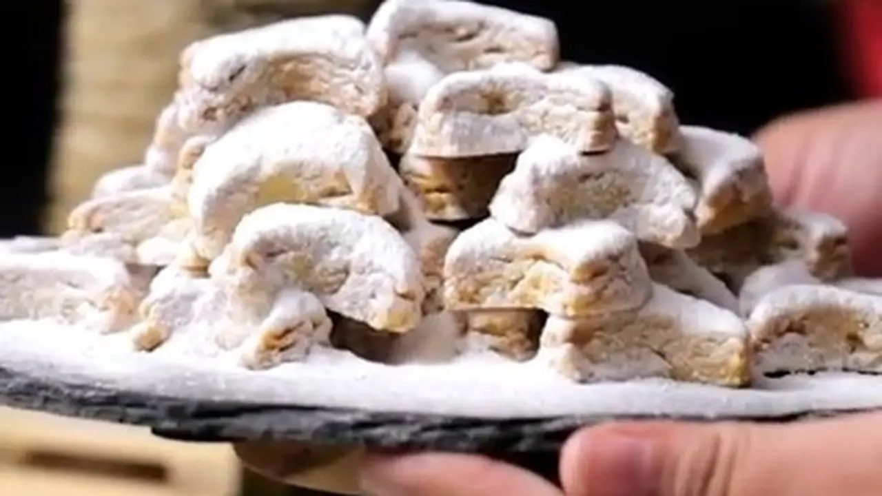 Sepiring kue putri salju