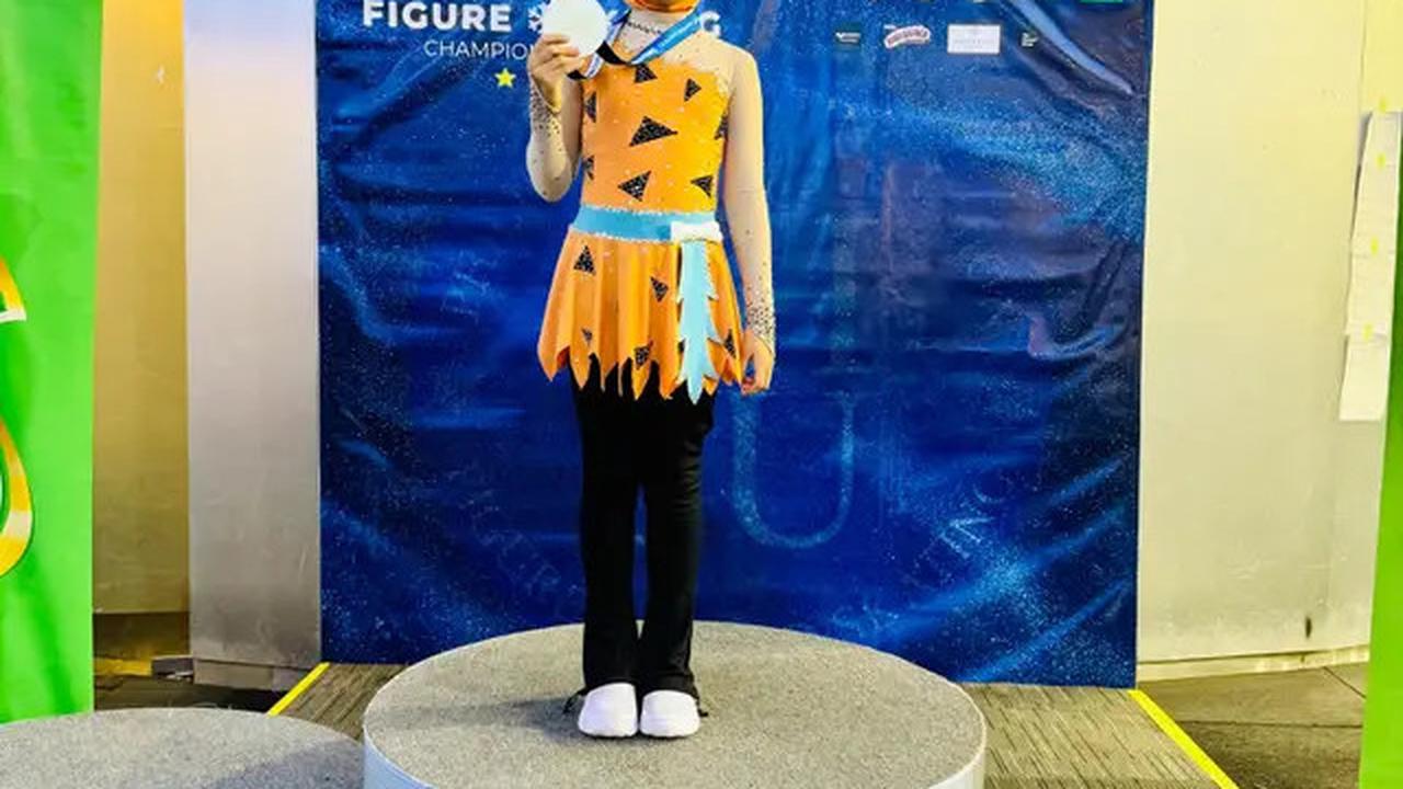Medina Khaira Fastabiqa Raih Medali Emas Kompetisi Ice Skating di Filipina, Yang Termuda dan Berhijab