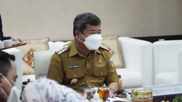 Bupati Garit Rudy Gunawan mengatakan usai lebaran, Kabupaten Garut, Jawa Barat mendapat peringkat tertinggi kasus kematian pasien Covid-19 di Indonesia, akibat melonjaknya pasien Covid-19.