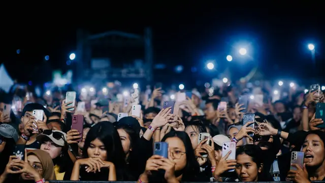 Perhelatan musik yang dibuat live streaming.