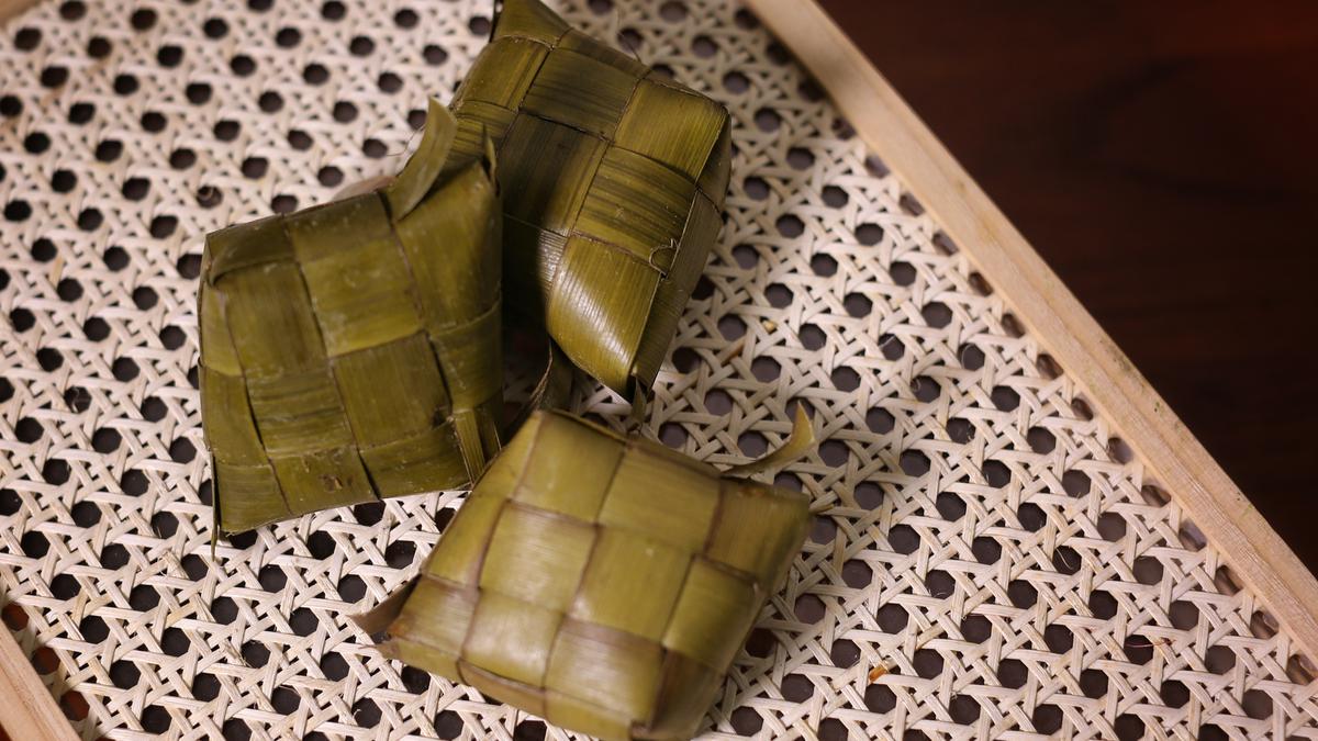 5 Tips Memasak Ketupat Lebih Cepat yang Hemat Gas