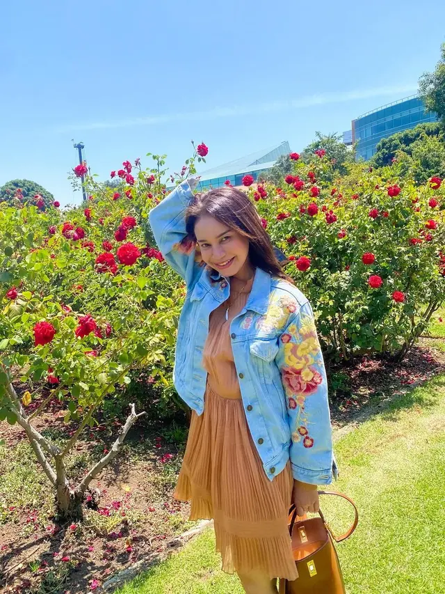 Potret Rossa yang Awet Muda