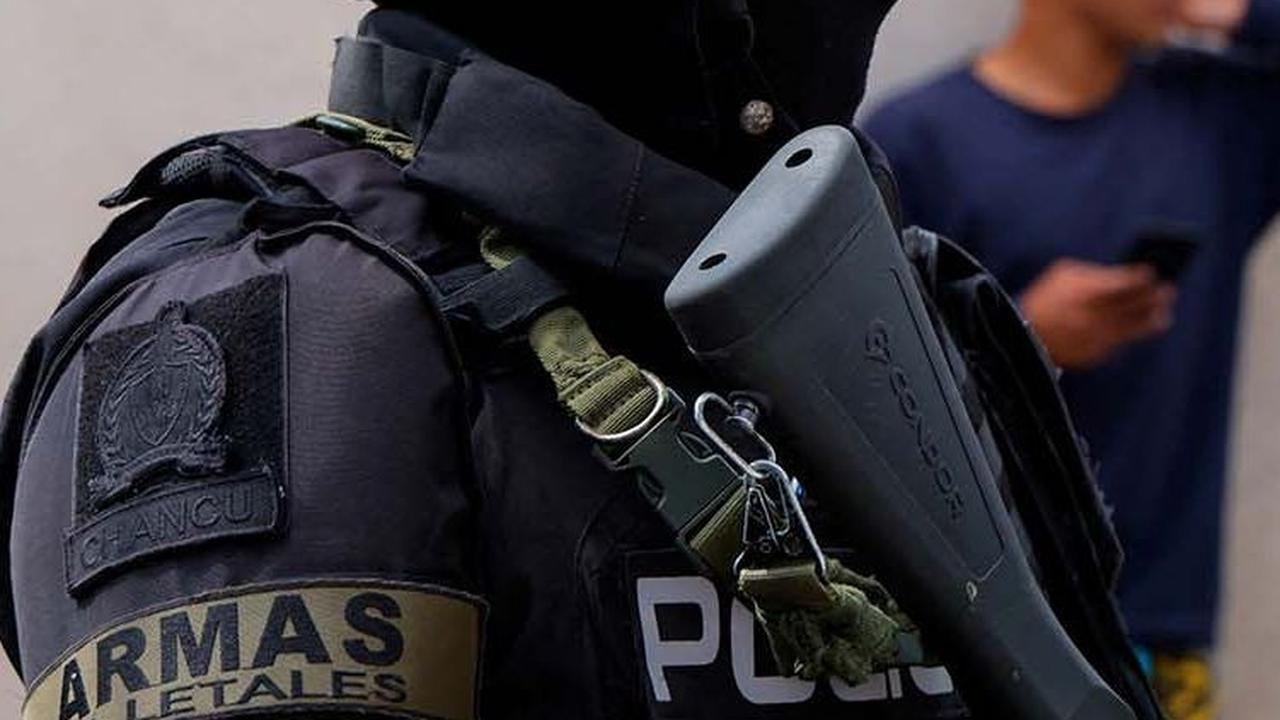 Dalam keadaan darurat nasional ini Ekuador mengerahkan militer bersenjata lengkap ke jalan-jalan dan penjara. Selain itu, jam malam juga diberlakukan.&nbsp;REUTERS/Karen Toro
