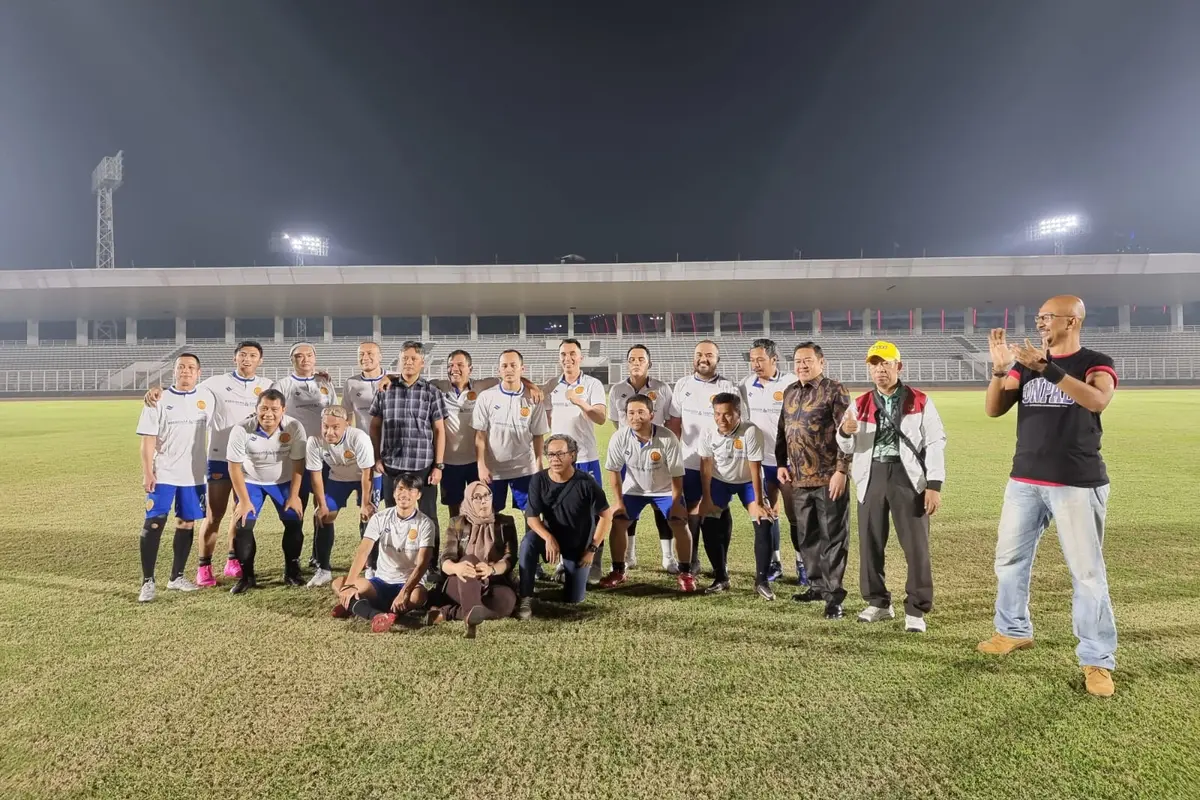IKA FH Unpad dan ILUNI FHUI Tanding Sepak Bola di GBK