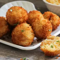 Ilustrasi bola keju/copyright shutterstock