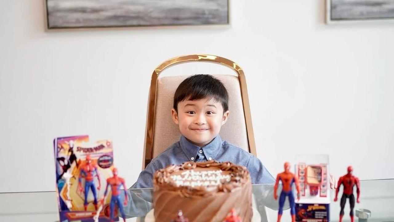 Potret Keseruan Ultah Raphael Moeis Putra Ganteng Sandra Dewi Bertema Spiderman di California