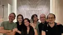 Nola B3, Meisya Siregar, Ersa Mayori, Novita Angie, dan Mona Ratuliu kumpul bareng bersama para suami. [Foto: Instagram/ersamayori]