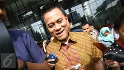 Soetikno Soedarjo diperiksa KPK terkait suap pengadaan pesawat dan mesin pesawat di PT Garuda Indonesia, Jakarta, Senin (28/2). Soetikno diperiksa untuk tersangka mantan Direktur Utama PT Garuda Indonesia, Emirsyah Satar. (Liputan6.com/Helmi Afandi)