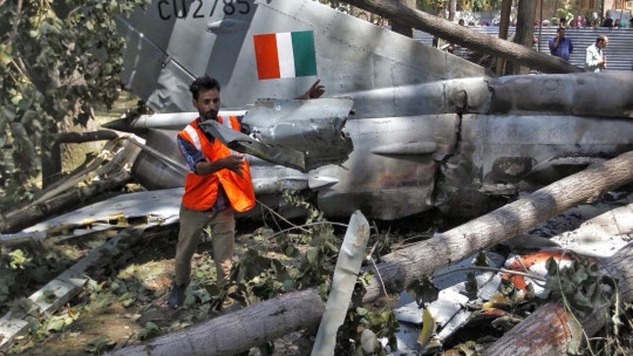 Gagal manuver, jet MiG-21 militer India jatuh