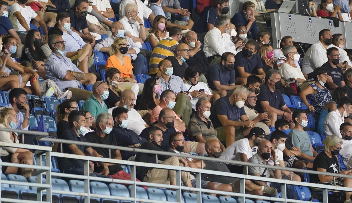 Empoli merupakan juara Serie B musim lalu yang berhak promosi ke Serie A musim ini. Para pendukung pun antusias menyambut tim kesayangannya berlaga kembali di kasta teratas sepak bola Italia. (Foto: LaPresse via AP/Marco Bucco)