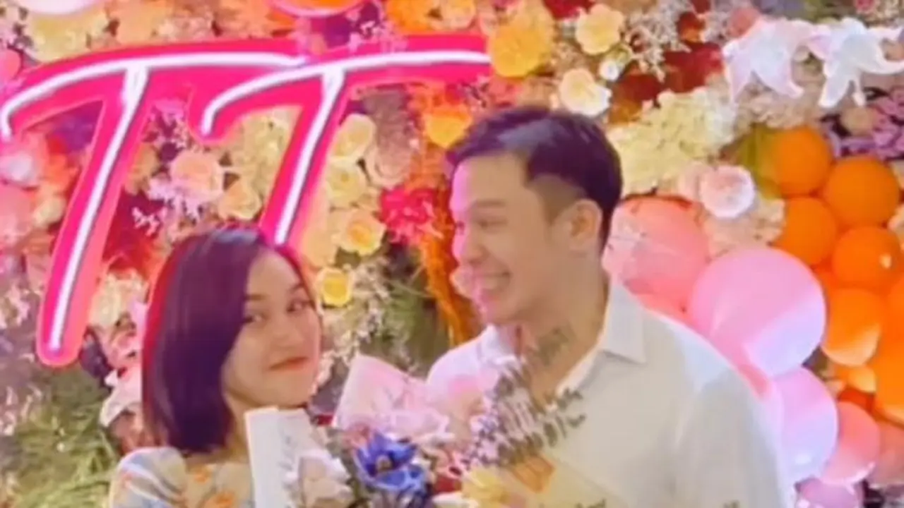 Dapat Kejutan dari Jordi Onsu, Intip 7 Gaya Ayu Ting Ting Berbalut Dress Floral Rayakan Ulang Tahun ke-30