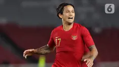 Pemain timnas Indonesia, Irfan Bachdim saat laga Penyisihan Grup G Kualifikasi Piala Dunia 2022 zona Asia di Stadion Utama Gelora Bung Karno, Jakarta, Selasa (10/9/2019). Kala itu, Indonesia kalah 0-3. (Liputan6.com/Helmi Fithriansyah)