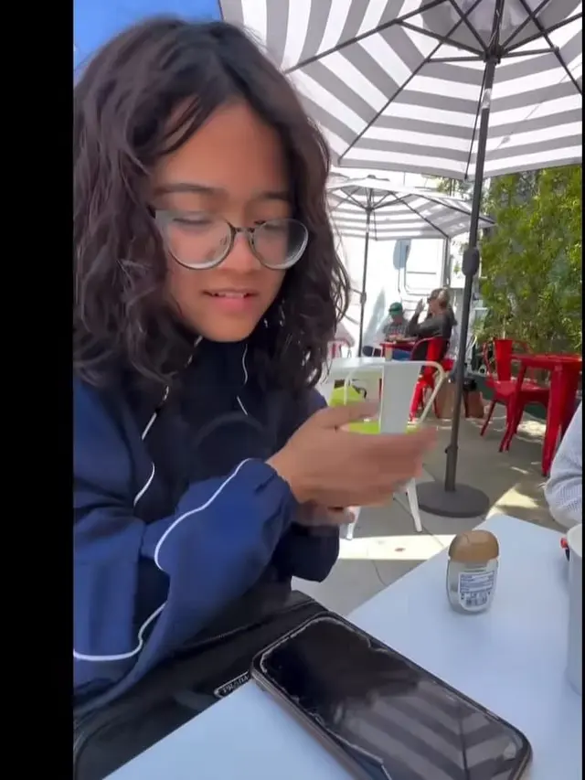 Potret kondisi handphone Cinta Kuya (Sumber: Instagram/@kuyentertainment)