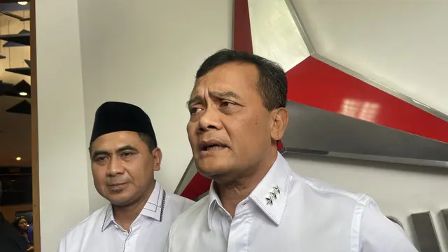 Bakal calon Gubernur Jawa Tengah Ahmad Luthfi usai menerima dukungan dari DPP Partai Demokrat. (Liputan6.com/M Radityo Priyasmoro)