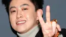 <p>Rich Brian menghadiri pemutaran perdana film Jamojaya saat Sundance Film Festival 2023 di Eccles Theatre, Park City, Utah, Amerika Serikat, 22 Januari 2023. Masih dalam film Jamojaya, Rich Brian memiliki hubungan yang kurang baik dengan sang ayah karena penyerahan kendali karier dari sang ayah kepada manajer dan label baru. (Photo by Charles Sykes/Invision/AP)</p>