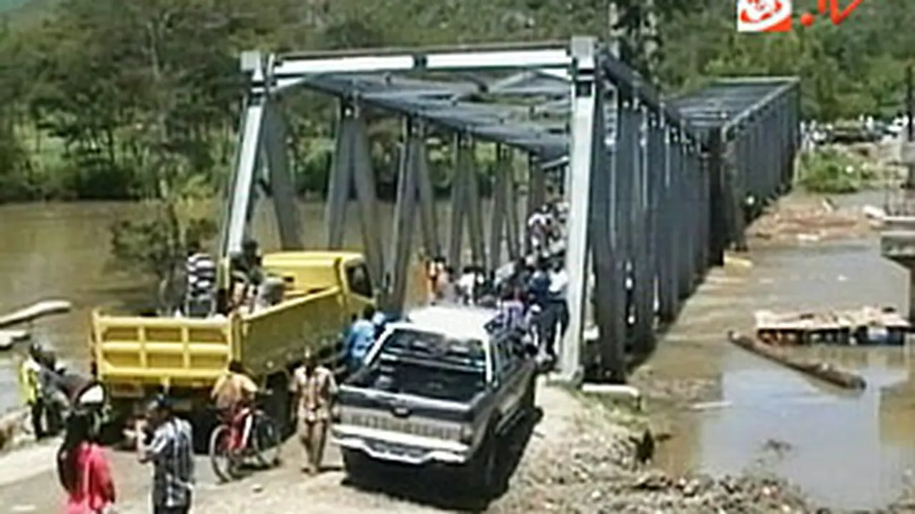 120212ajembatan-wamena.jpg