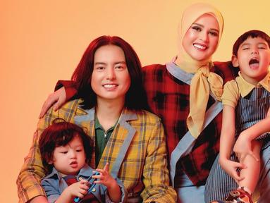 Pasangan selebriti, Cut Meyriska dan Roger Danuarta memang menjadi salah satu pasangan selebriti yang kehidupan rumah tangganya banyak disorot. Menikah pada 17 Agustus 2019, kini keduanya sudah dikaruniai dua orang anak yang sudah tumbuh semakin besar. (Liputan6.com/IG/@rogerojey)