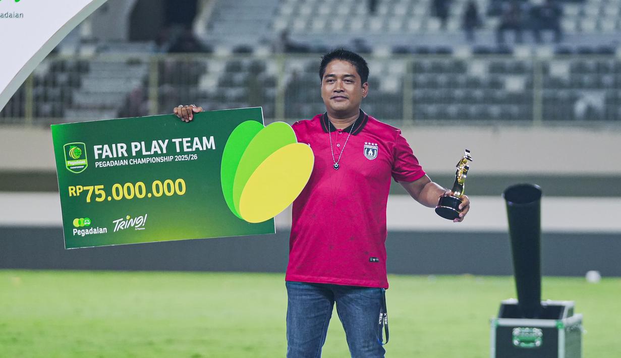 Penghargaan tim Fair Play pada Pegadaian Championship 2025/26 diberikan kepada Persipura Jayapura. (Bola.com/Abdul Aziz)