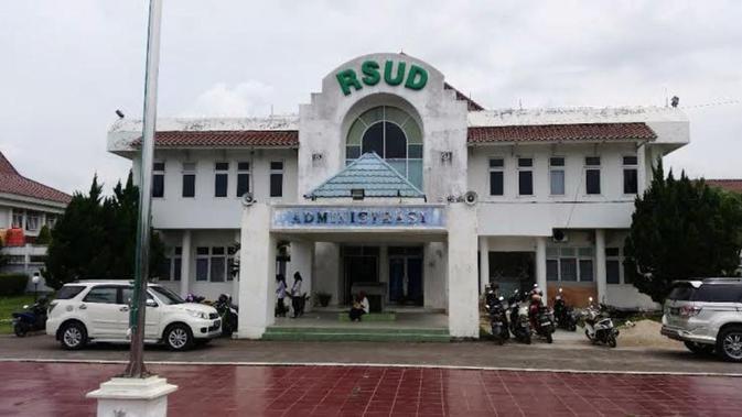 RSUD Kayu Agung Kabupaten Ogan Komering Ilir (OKI) Sumatera Selatan (Sumsel) yang menjadi RS rujukan di Sumsel, kekurangan stok Alat Pelindung Diri (APD) (Liputan6.com / Nefri Inge)