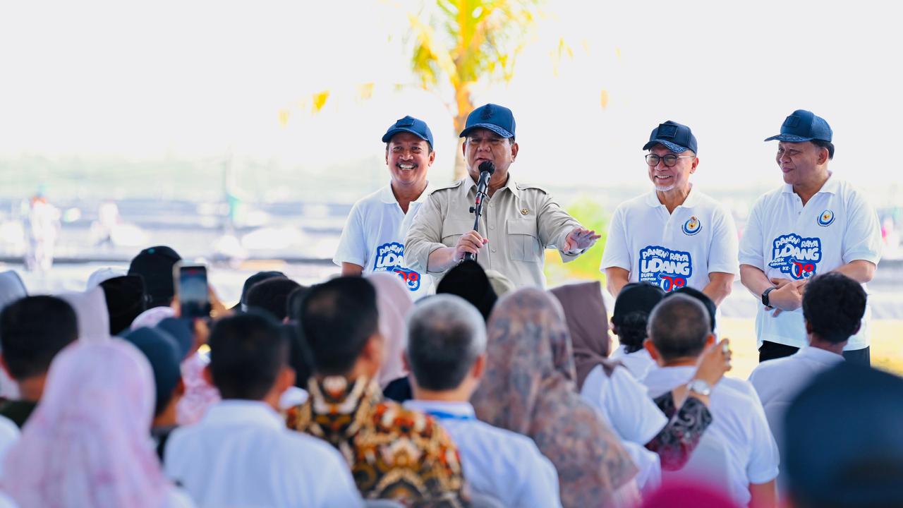 Kelakar Prabowo saat Menko Zulhas Salah Beri Informasi: Perlu di Reshuffle Enggak?