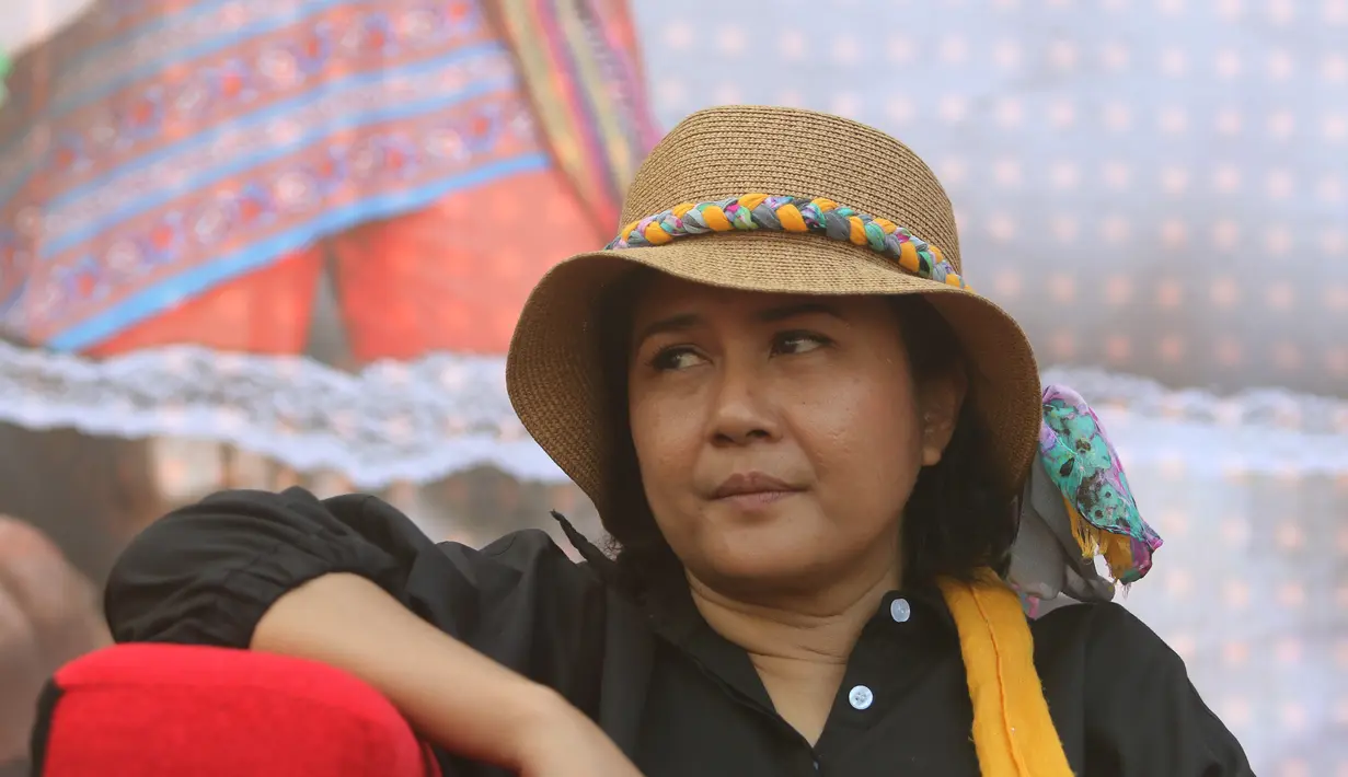 Demi mendapatkan hasil maksimal, artis kawakan Ria Irawan bertugas untuk 'menjahit' lima genre tersebut. (Andy Masela/Bintang.com)