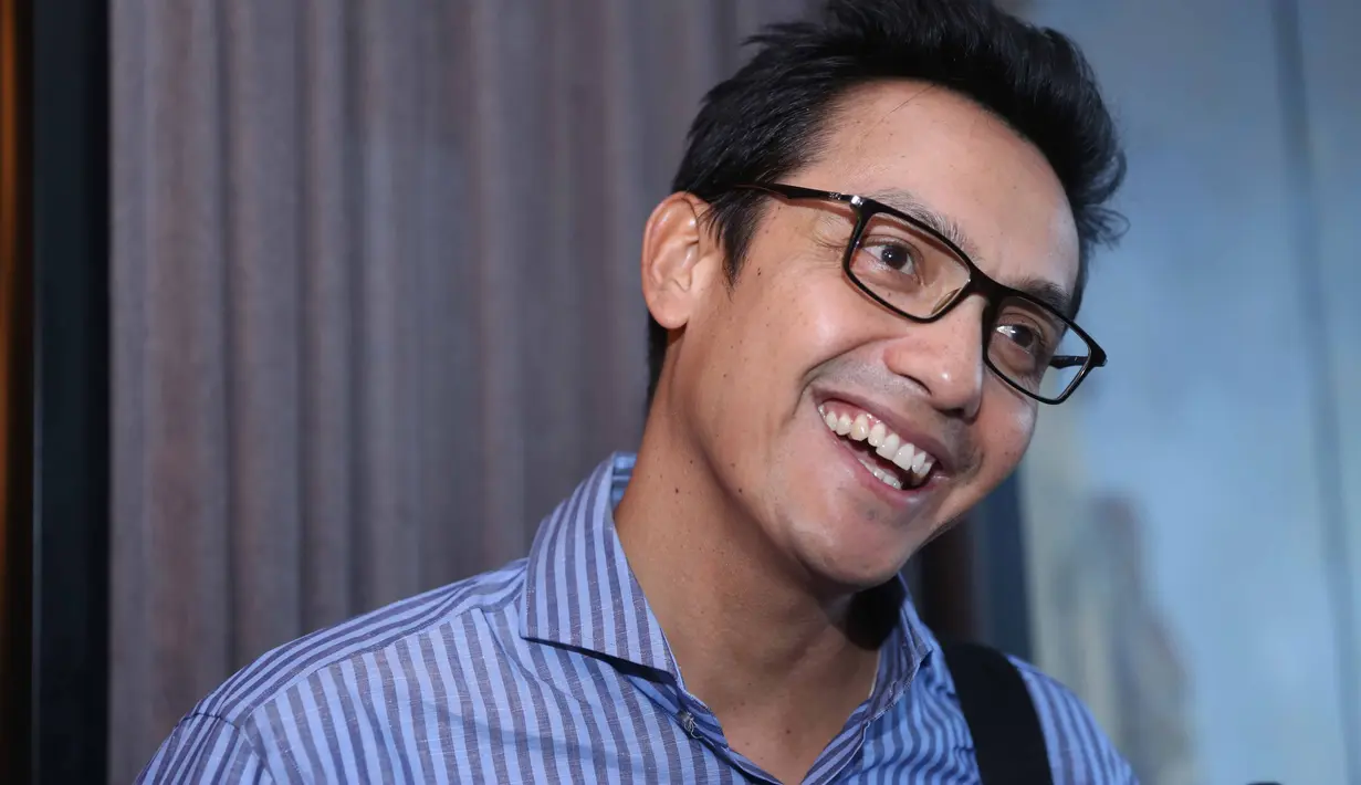 Setelah lama menjadi bekerja kantoran, pemeran Gunawan Sudradjat kembali disibukkan menjalani syuting stripping. Lama vakum, mantan suami Paramitha itu juga sempat merasakan canggung kembali menjalani syuting. (Nurwahyunan/Bintang.com)