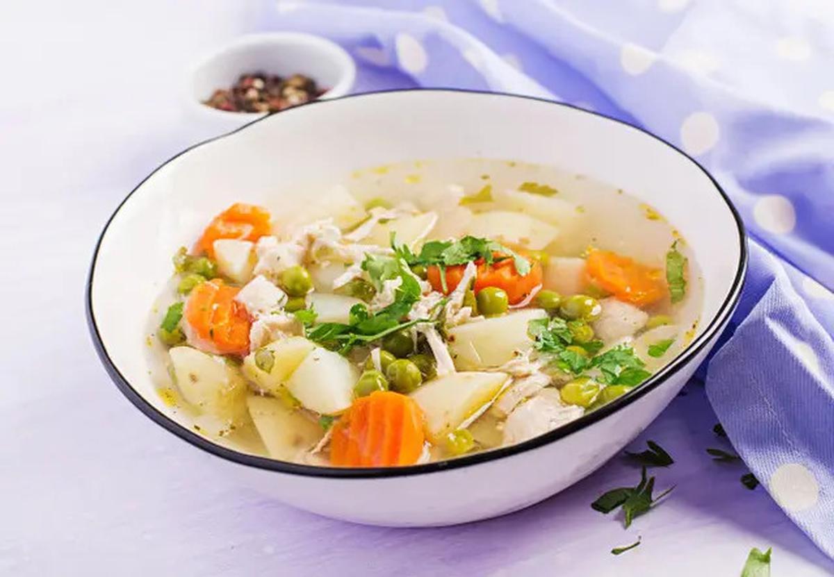 Resep Sup Ayam Sehat: 3 Variasi Lezat &amp; Rendah Lemak Cocok untuk Buka Puasa
