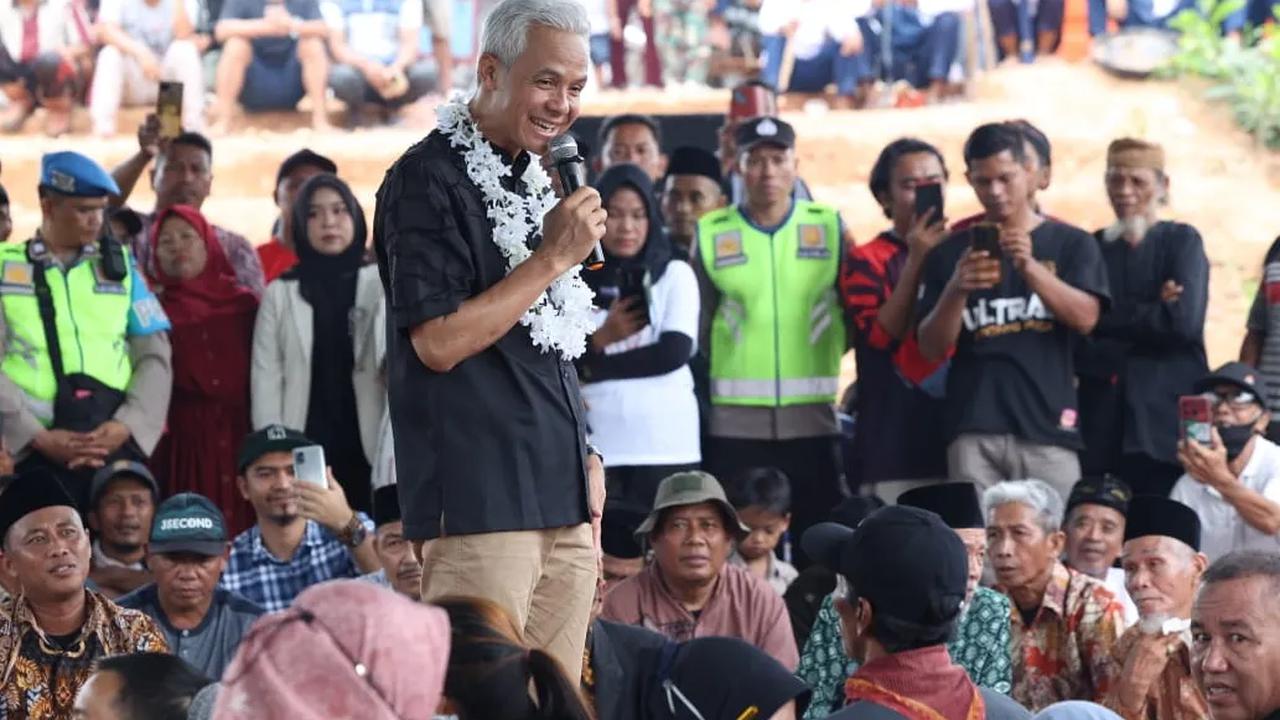 Sementara, Ganjar Pranowo dipersepsikan 48 persen publik sebagai sosok merakyat, 24 persen menilai berprestasi dan berkinerja baik, 10 persen menilai cerdas atau pintar.