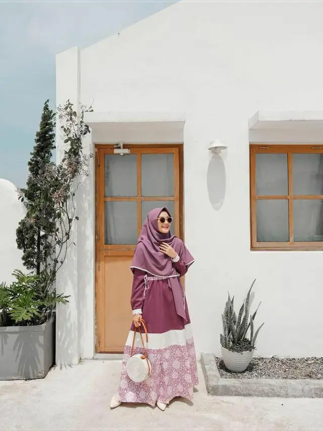 6 Gaya Hijab ala Reistha Dhita Putri, Modis dengan Gamis
