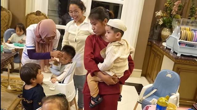 Momen pertemuan Kiano Tiger Wong dengan mantan pengasuhnya, Suster Rahma