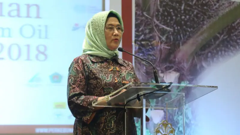 Haiyani Rumondang, saat mewakili Menaker Hanif Dhakiri menjadi keynote speech pada acara 2nd International Conference and Expo on Indonesian Sustainable Palm Oil (ICE-ISPO) 2018 di Balai Kartini, Jakarta, Kamis (12/4/2018).