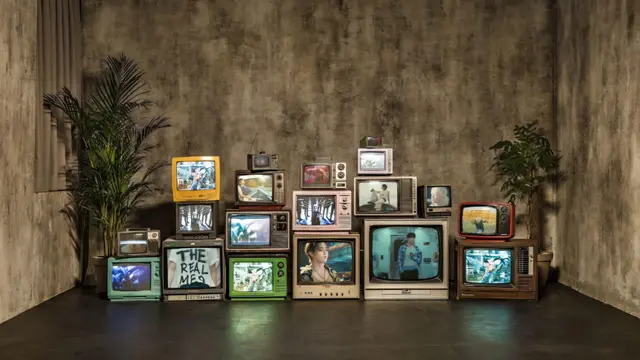 SEVENTEEN Ajak Penggemar Menginap di Lokasi Syuting Video Klip Terbaru, "LOVE, MONEY, FAME”? (Maverick's)