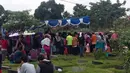 Area pemakaman sudah dipersiapkan untuk Olga Syahputra, Jakarta, Sabtu (28/3/2015). Sejumlah warga sudah ramai mengunjungi area pemakaman di TPU Malaka, Jakarta Timur. (Liputan6.com/Fachrur Rozie)