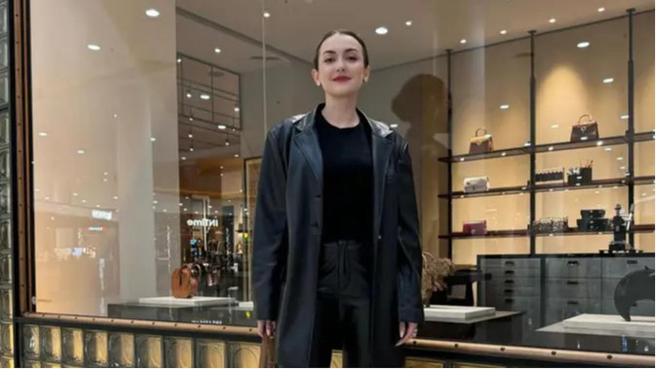 Pesonanya Masih Memikat di Usia 40-an, Intip Potret Rianti Cartwright yang Tetap Awet Muda