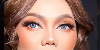 Rina Nose membagikan video singkatnya tutorial makeup di media sosial [instagram/rinanose16]