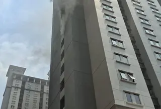 Kebakaran di Apartemen Mediterania Jakbar (Foto: Rifqy/Liputan6.com)