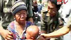 Gelandangan dan pengemis di Kota Semarang, Jateng, dirazia Satpol PP. Seorang pengemis bahkan terus meronta agar dilepas. 
