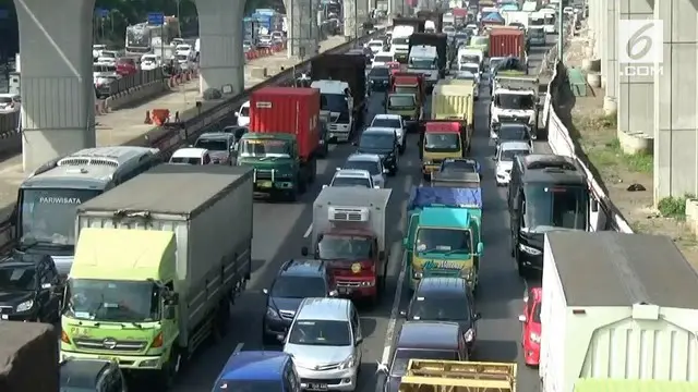 Kepadatan terjadi di Tol Jakarta-Cikampek kepada tang terjadi hingga pintu tol Cikarang. Kecepatan kendaraan berkisar 10 hingga 15 kilometer per jam