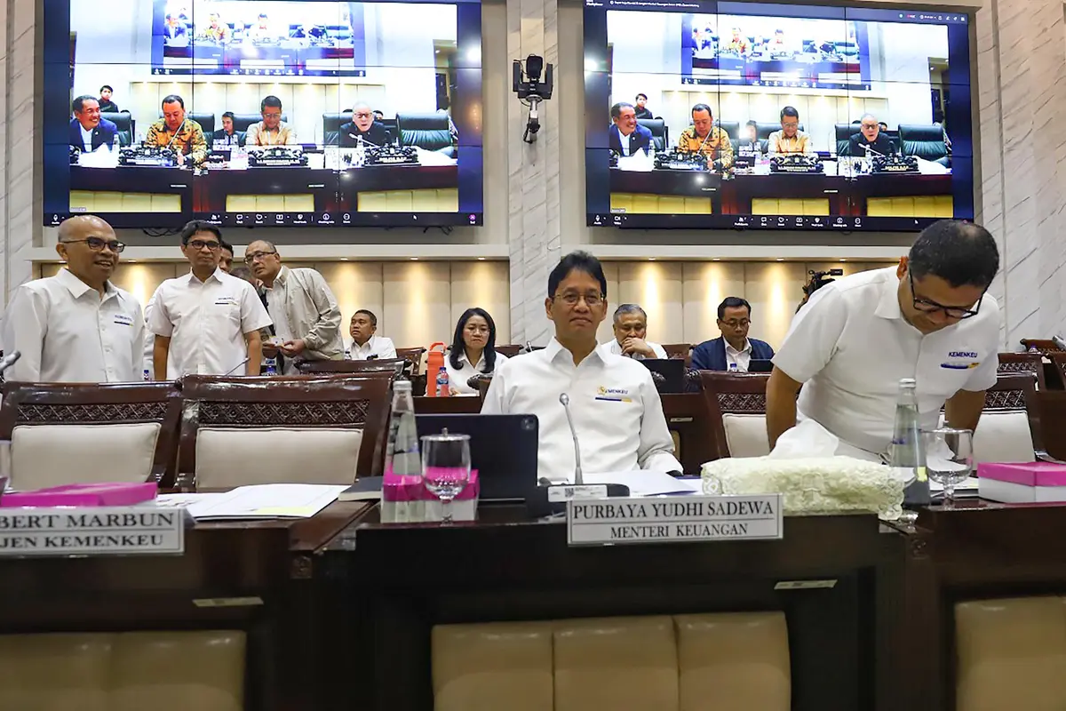 Rapat Kerja dengan DPR, Menkeu Purbaya Yudhi Sadewa Jamin Harga BBM Subsidi Tidak Naik hingga Akhir 2026