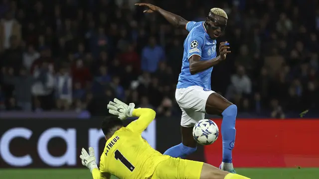 Foto: Victor Osimhen Akhiri Puasa Gol Dua Bulan dan Bawa Napoli Lolos ke Fase Gugur Liga Champions