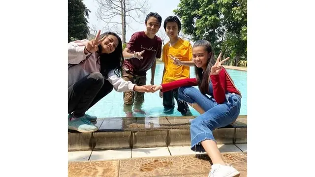 6 Momen Kompak Kiesha Alvaro dan Ratu Sofya, Main Bareng di Dari Jendela SMP