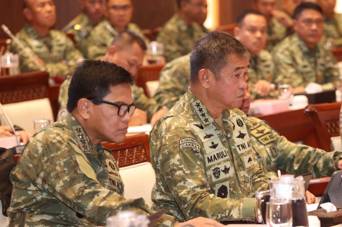 FOTO: Kasad Maruli Bahas Kesiapan Pertahanan Nasional di DPR