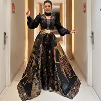 Soimah kenakan kebaya panjang model outer warna hitam (instagram/showimah)